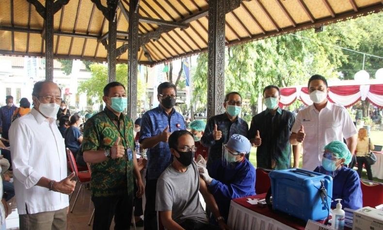 podiumnews.com-Bantu Percepat Vaksinasi, Sekda Bali Apresiasi Kontribusi Lembaga Keuangan 